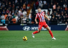 El Sevilla valora el ofrecimiento de Azpilicueta y las partes ya negocian