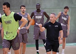 Eloy Ramírez, técnico del Insolac Caja 87: «La aspiración es máxima, tenemos una gran responsabilidad»