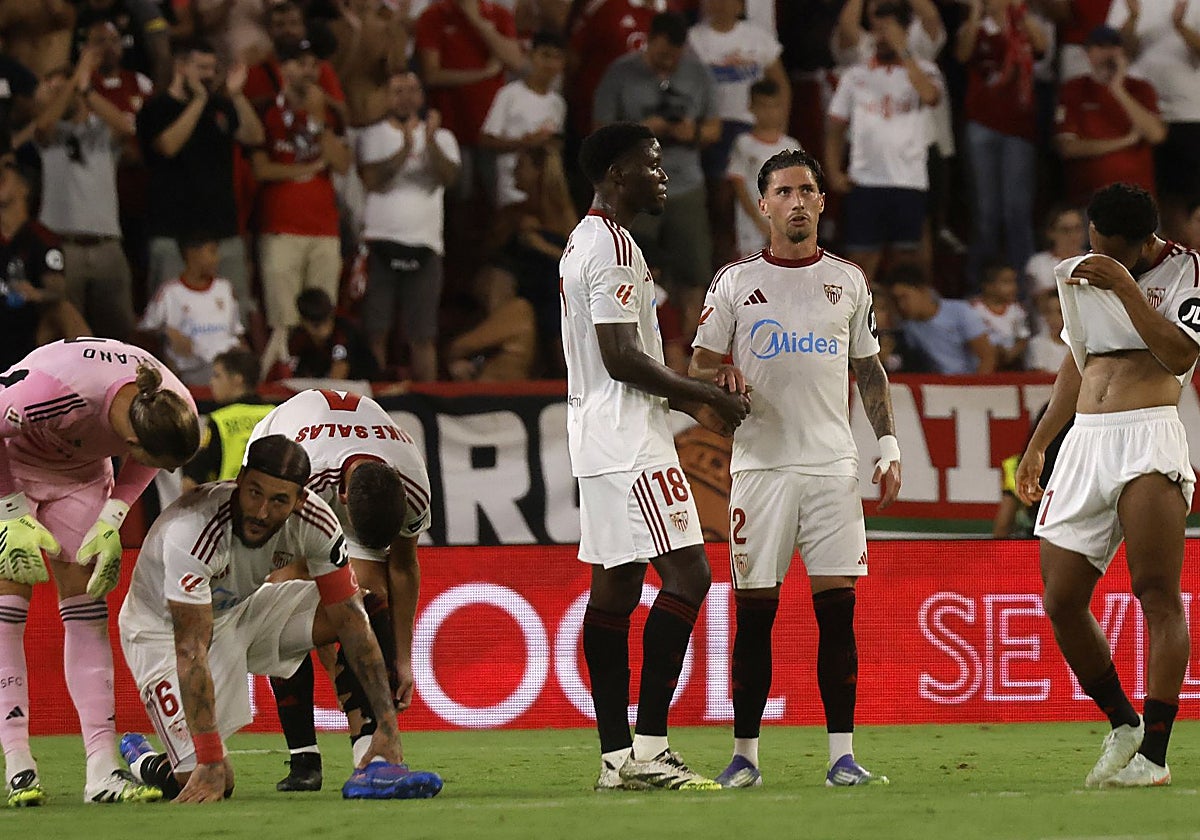 Los jugadores del Sevilla, en el encuentro ante el Getafe