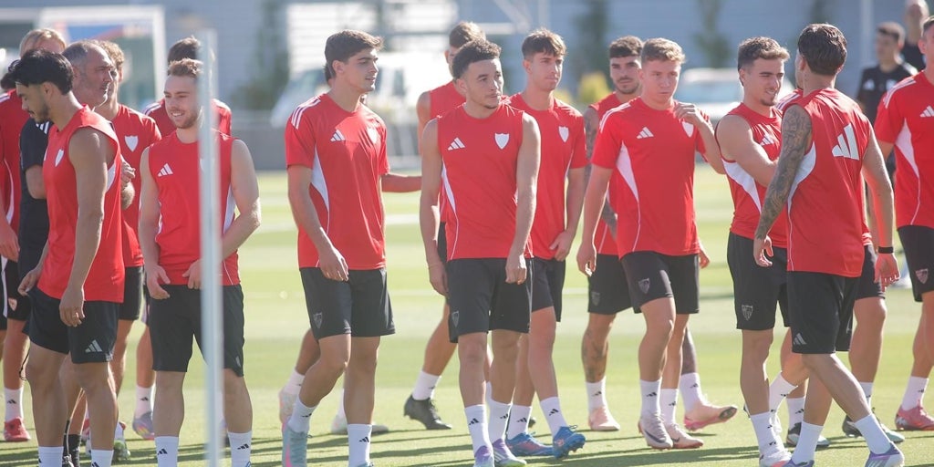 Vargas se entrena con el Sevilla a la espera de su posible traspaso al Villarreal
