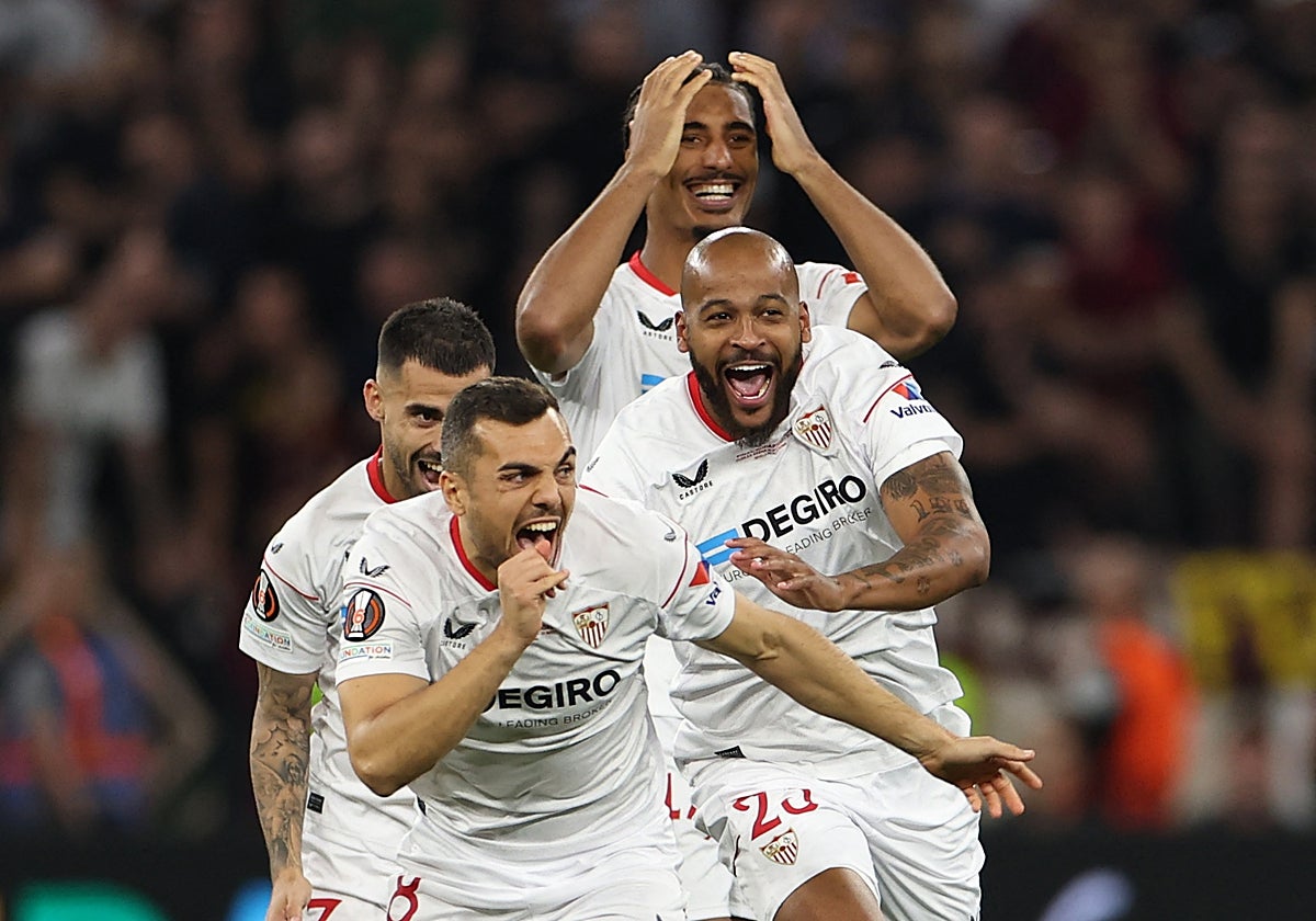 Joan Jordán y Marcao festejan la séptima Europa League en Budapest