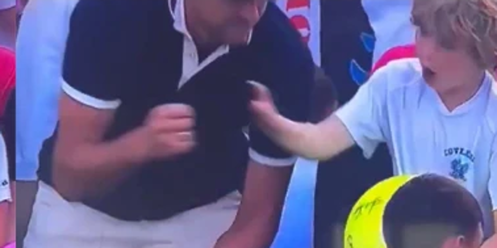 Dos impresentables le roban a un niño la gorra que le regaló un tenista