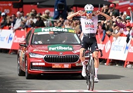 Juan Ayuso se recompone a lo grande y sella la primera victoria española