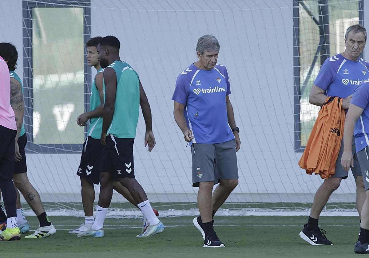 Manuel Pellegrini, en el inicio del entrenamiento de este sábado