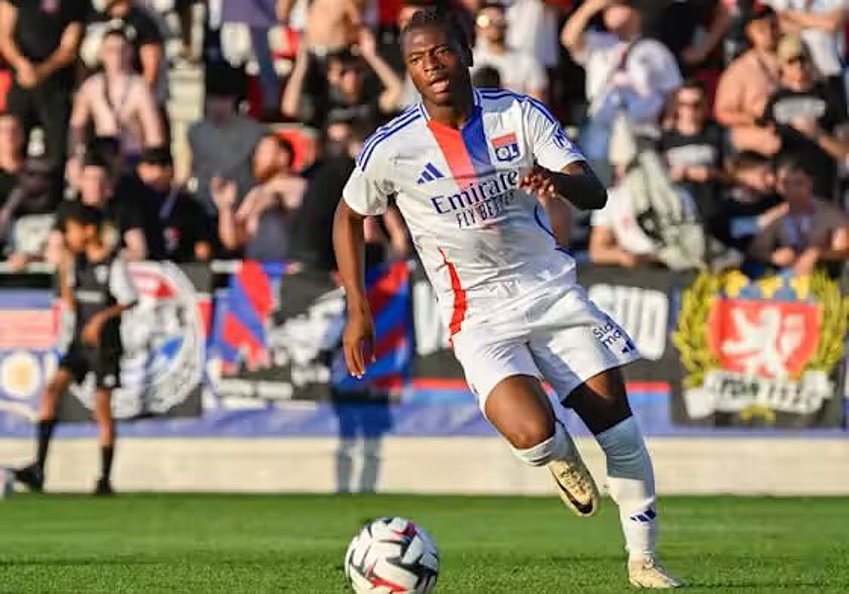 El Sevilla FC negocia por Enzo Molebe, el sustituto de Idumbo