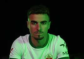 Oficial: El Elche anuncia el fichaje de Adrià Pedrosa