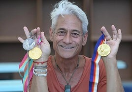 Louganis, leyenda olímpica, vende tres de sus cinco medallas: «Necesito dinero»