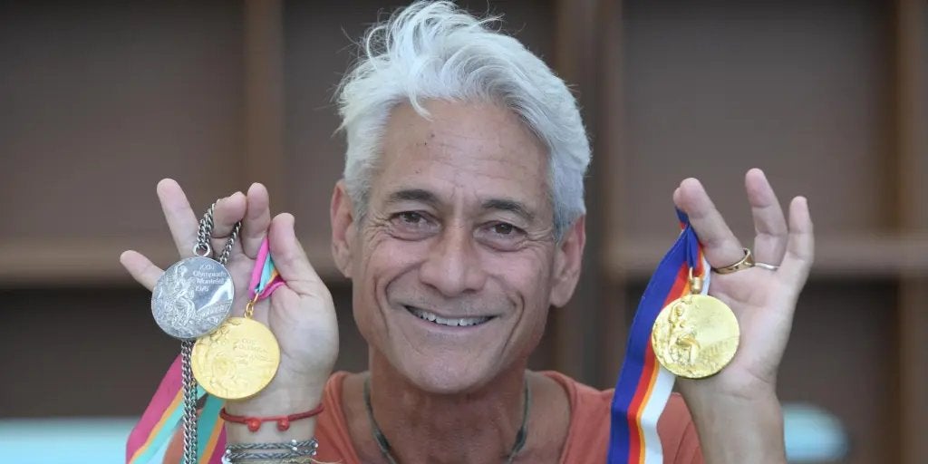 Louganis, leyenda olímpica, vende tres de sus cinco medallas: «Necesito dinero»