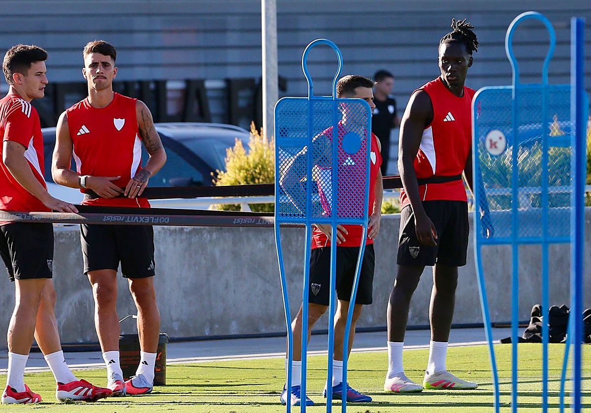 Fabio Cardoso y Batista Mendy, en el entrenamiento del Sevilla FC