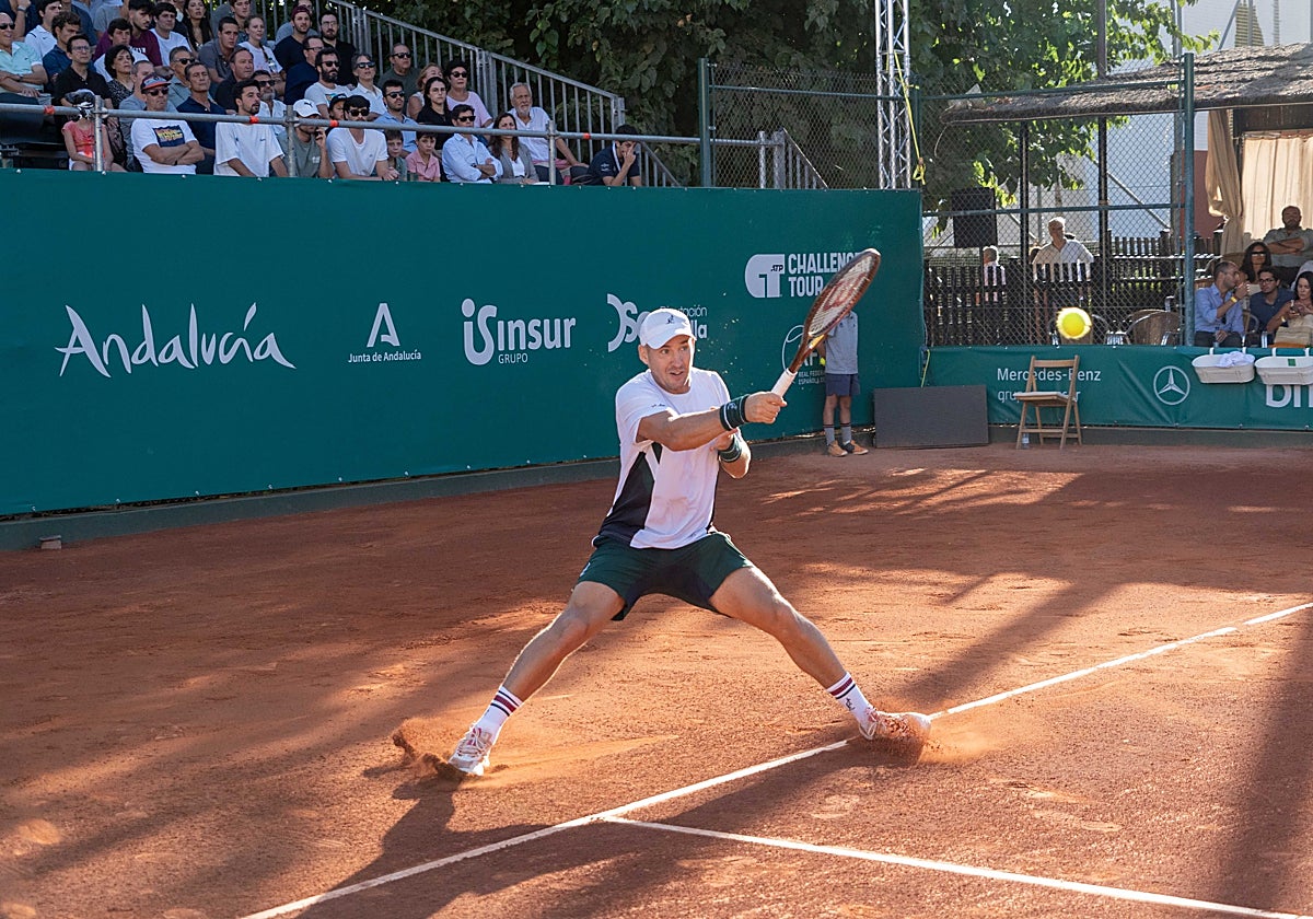 El tenista serbio Dusan Lajovic, durante su partido de la primera ronda de la Copa Sevilla ante el sueco Elias Ymer