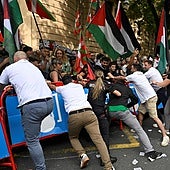 Activistas pro Palestina revientan la etapa de la Vuelta en Bilbao y obligan a finalizarla sin ganador