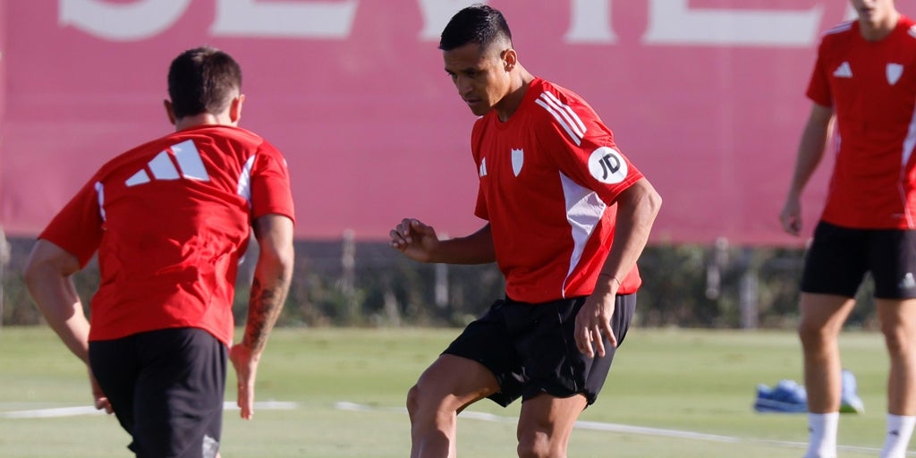 Matías Almeyda da la bienvenida a Alexis Sánchez