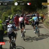 Una protesta pro-Palestina interrumpe La Vuelta en plena subida a L'Angliru