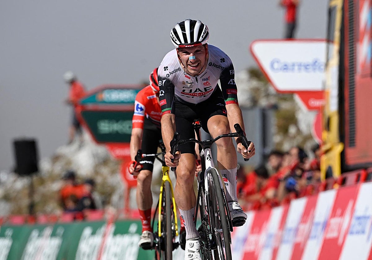 Almeida se impone a Vingegaard en el Angliru