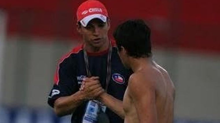 John Armijo dialoga con Alexis Sánchez