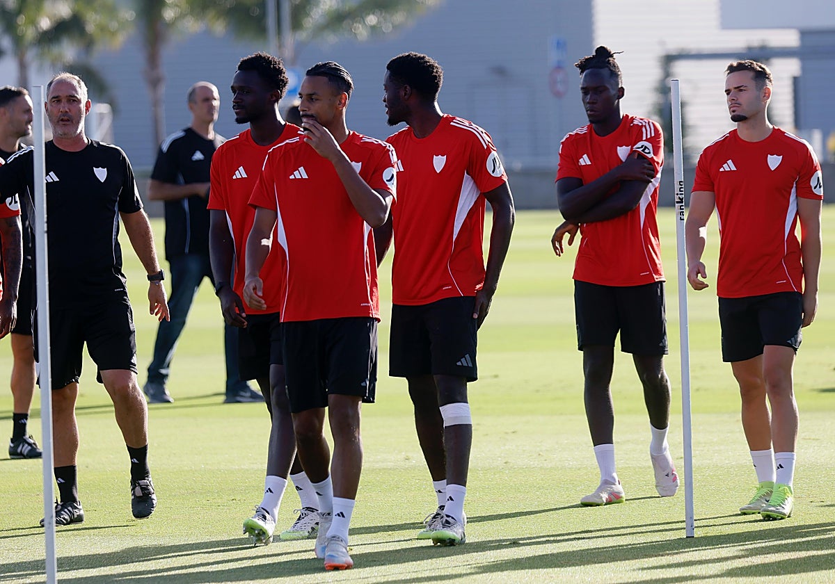 Nianzou, Sow, Agoumé, Mendy y Ramón Martínez, durante el entrenamiento del jueves