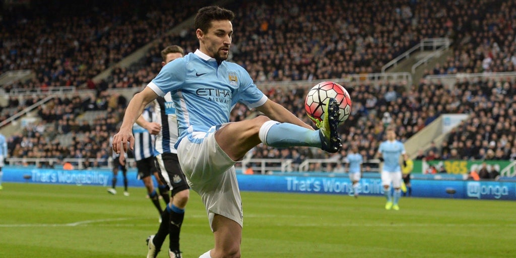 Guardiola admite que Jesús Navas «debería haberse quedado más tiempo» en el Manchester City