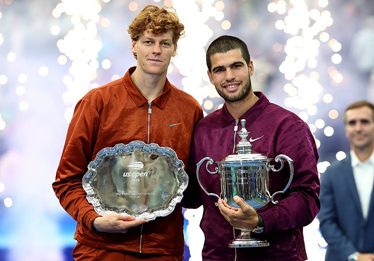 Sinner y Alcaraz posan con los trofeos del US Open 2025