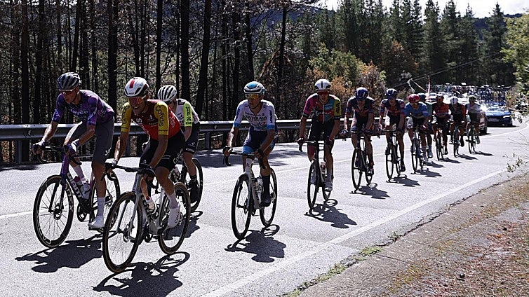 Los ciclistas de la Vuelta se plantarán si hay más incidentes que les pongan en peligro