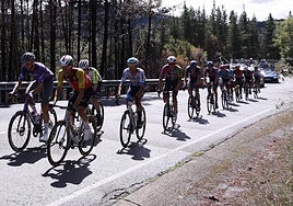 Los ciclistas de la Vuelta se plantarán si hay más incidentes que les pongan en peligro