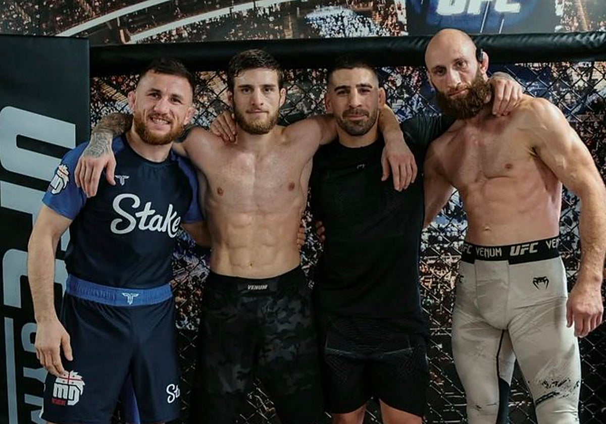 De izq. a dcha., Merab Dvalishvili, Aleksandre e Ilia Topuria