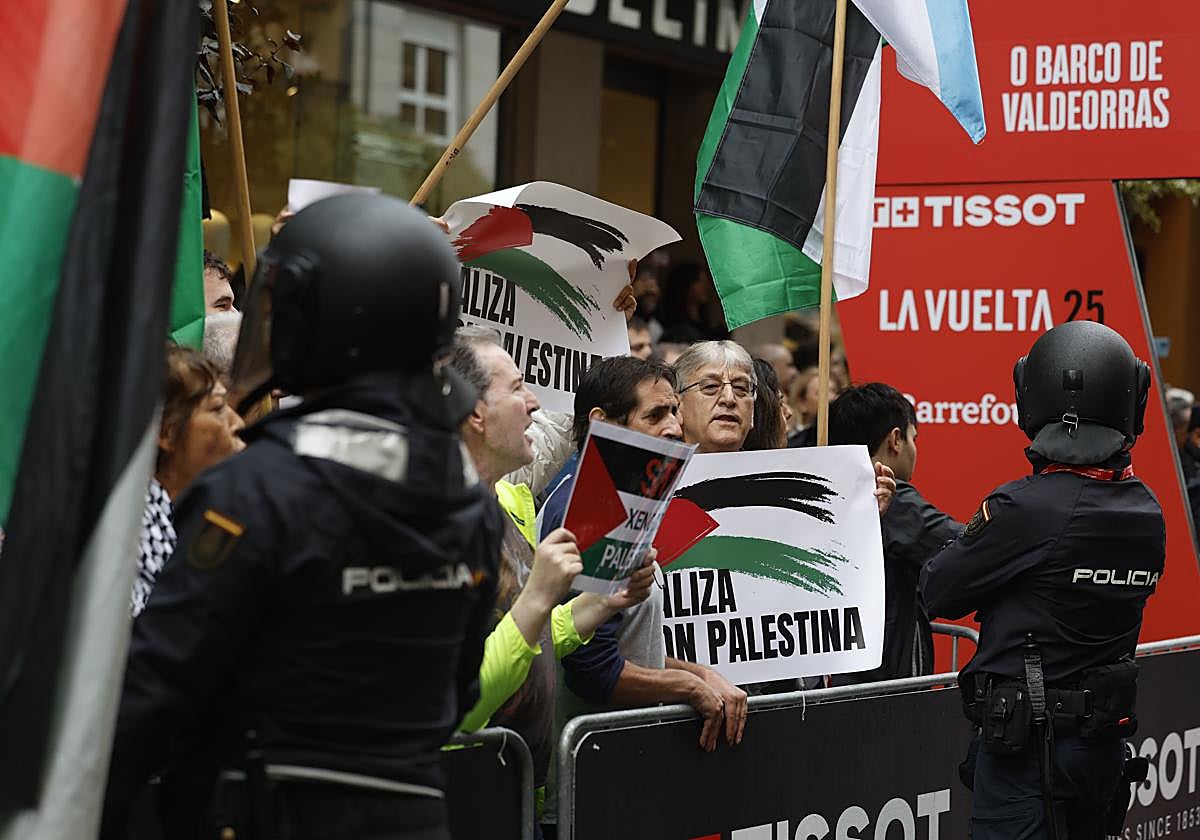 Protestas por la participación del equipo Israel Premier Tech en la Vuelta.