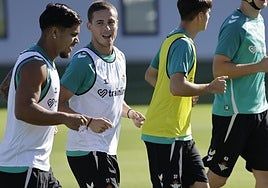 Riquelme llena de elogios a Isco, Antony y a... Junior Firpo: «Es la bomba»