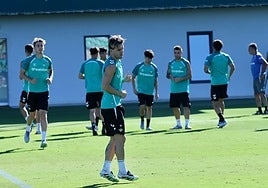 Lo Celso, Llorente y Pablo García, novedades en un entrenamiento del Betis sin Bartra