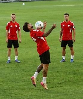 Imagen secundaria 2 - Suazo y Jordán, novedades en el entrenamiento previo al Sevilla - Elche