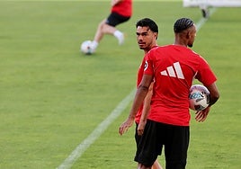 Suazo y Jordán, novedades en el entrenamiento previo al Sevilla - Elche