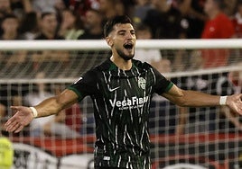 Rafa Mir: «Tengo un cariño y un respeto enorme por esta afición que no se va por celebrar un gol»