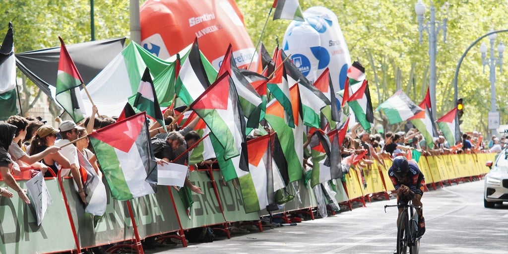 El juez Pedraz inadmite la denuncia por delito de odio contra los manifestantes pro-palestina de la Vuelta ciclista