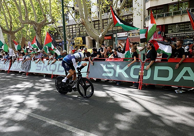 El director del Israel abandona la Vuelta tras los líos por las protestas contra el equipo