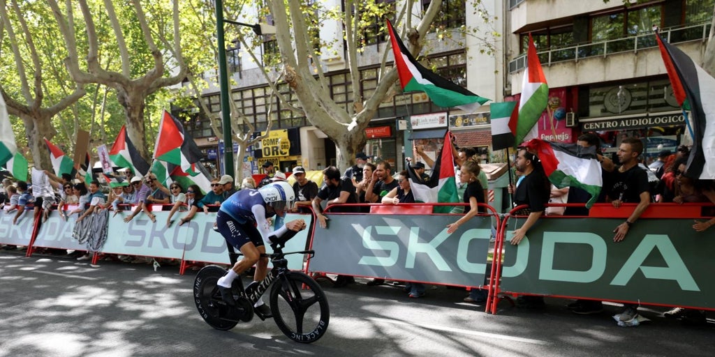 El director del Israel abandona la Vuelta tras los líos por las protestas contra el equipo