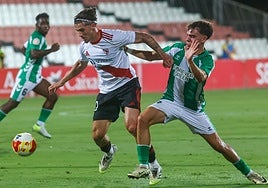 El Sevilla Atlético se lleva el derbi chico ante el Betis Deportivo con golazo de Lulo y un gran Oso (1-0)