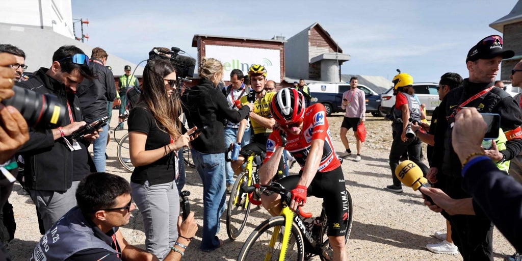 Vingegaard muestra su orgullo de campeón a los activistas insolidarios
