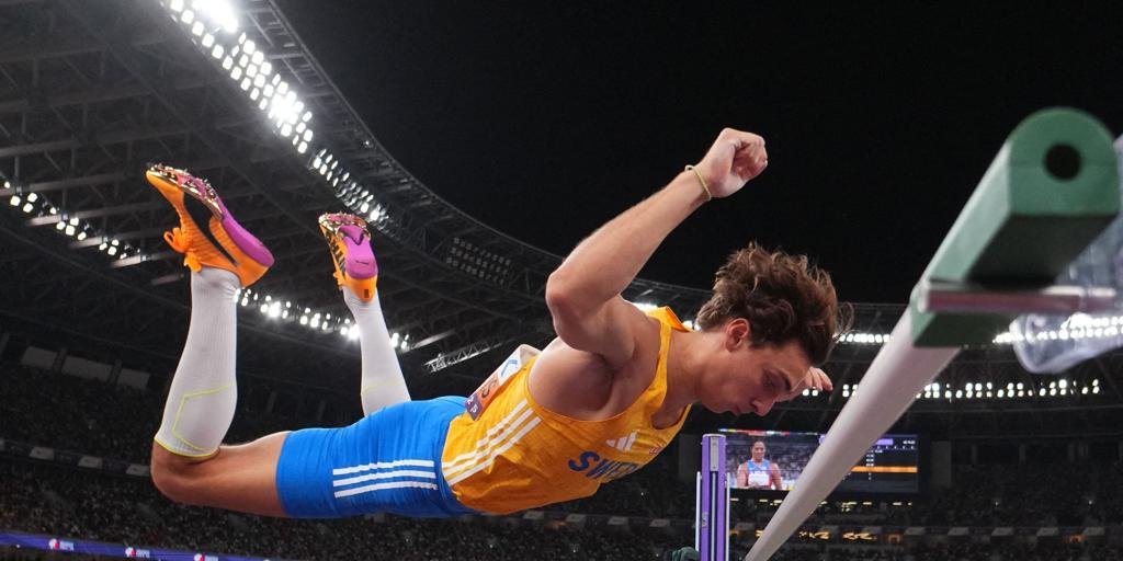 Duplantis vuelve a batir su récord del mundo: salta por encima de los 6.30