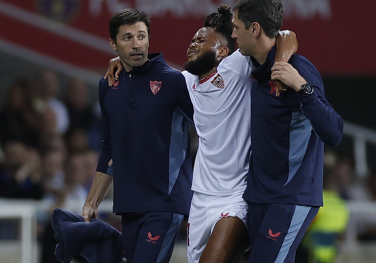 Ejuke se retira lesionado del último Barcelona - Sevilla en Montjuic