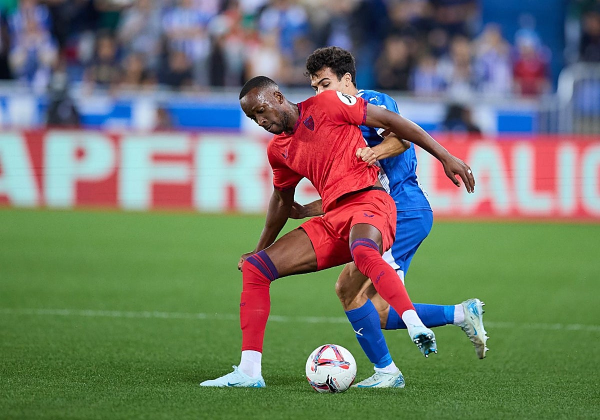 Lukebakio en un Alavés - Sevilla