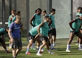 Bartra se incorpora al grupo en la víspera del partido ante la Real Sociedad