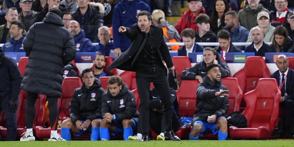 Repartiendo carnets del Atlético de Madrid