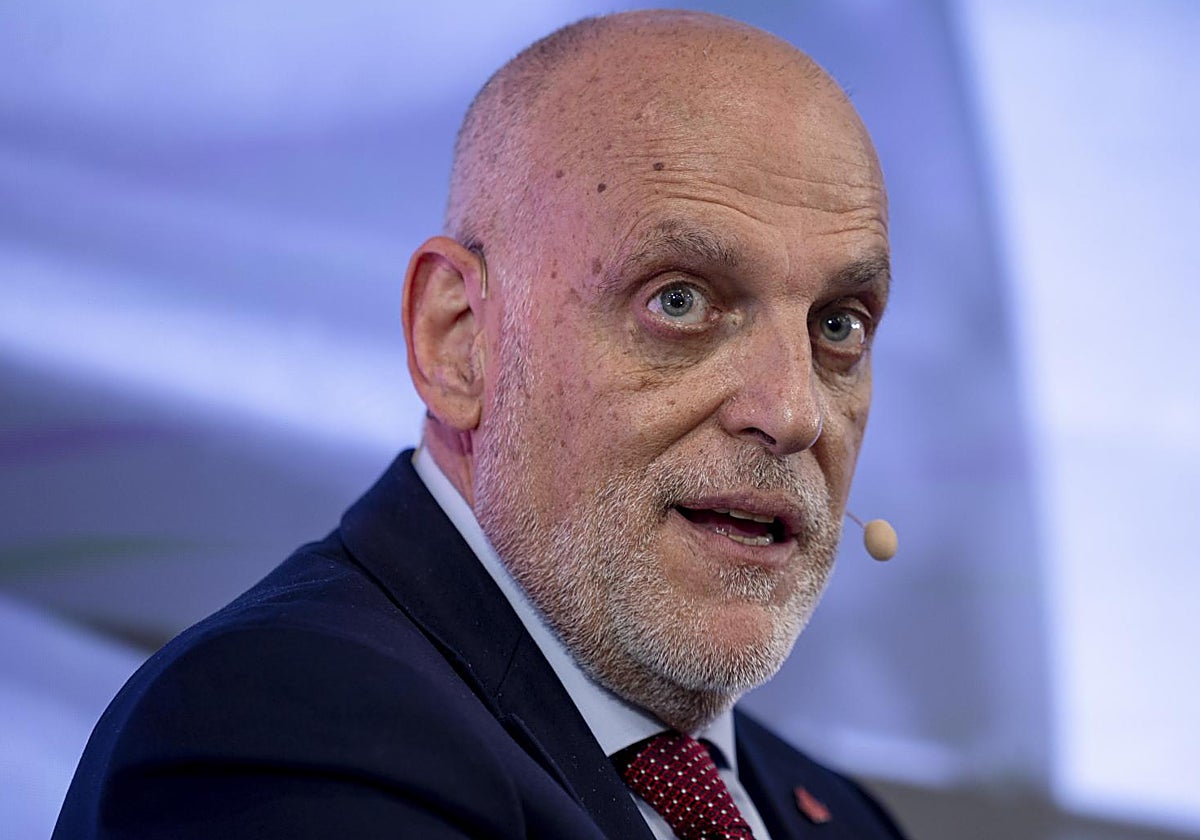 Javier Tebas, durante la presentación de los límites salariales de los clubes de fútbol