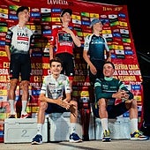 Vingegaard revela que la idea del podio improvisado con neveras de playa fue de la madre de Pidcock