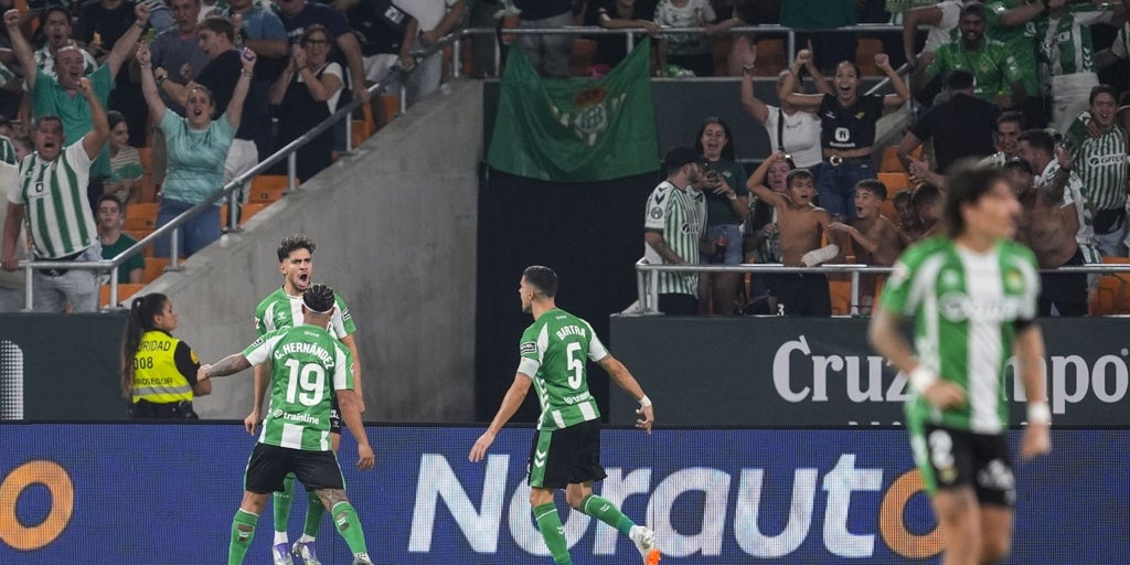 El árbitro no le concede a Abde el 2-1 en el Real Betis - Real Sociedad y el jugador reacciona: «Mientras ganemos...»