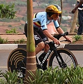 Exhibición de Evenepoel en Ruanda: oro mundial contrarreloj doblando a Pogacar