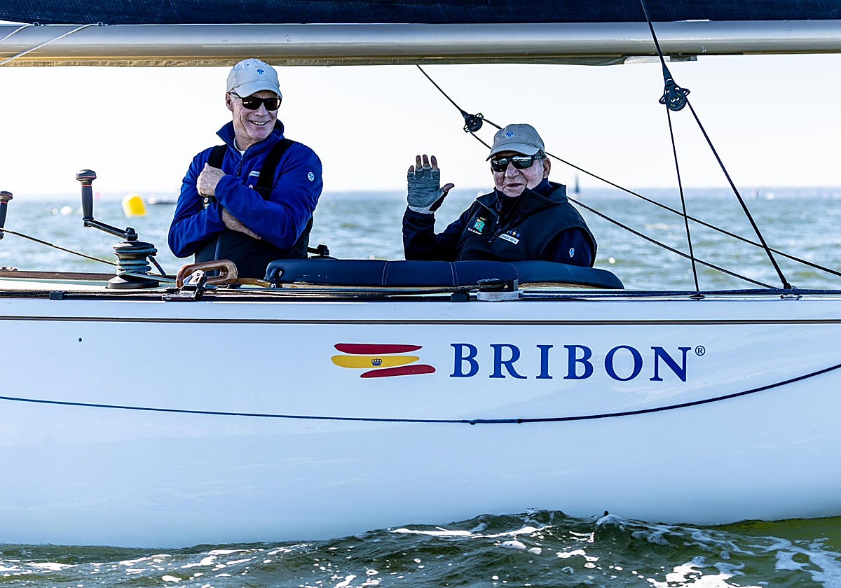 El Rey Juan Carlos a bordo del Bribon en Oyster Bay