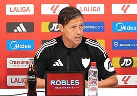 Almeyda y el Sevilla - Villarreal: «Tenemos que jugar de la misma manera de local que de visitante, en ese camino estamos»