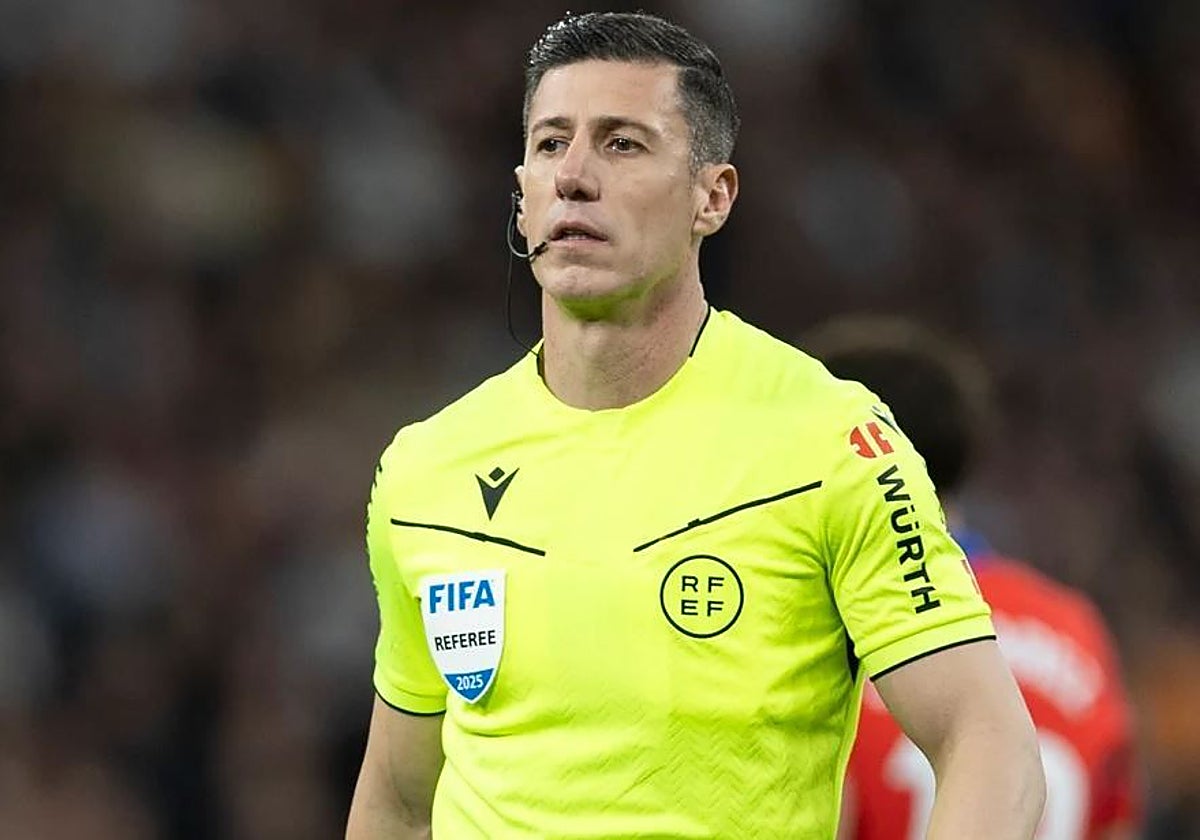 César Soto Grado durante un partido