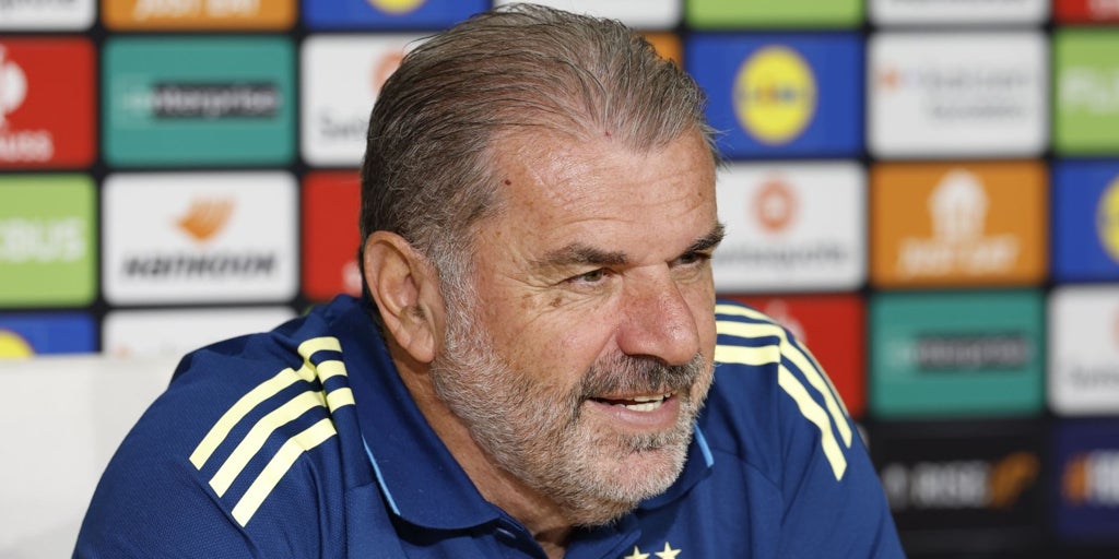 Postecoglou elogia a Pellegrini: «Es un gran técnico, un caballero de pies a cabeza»