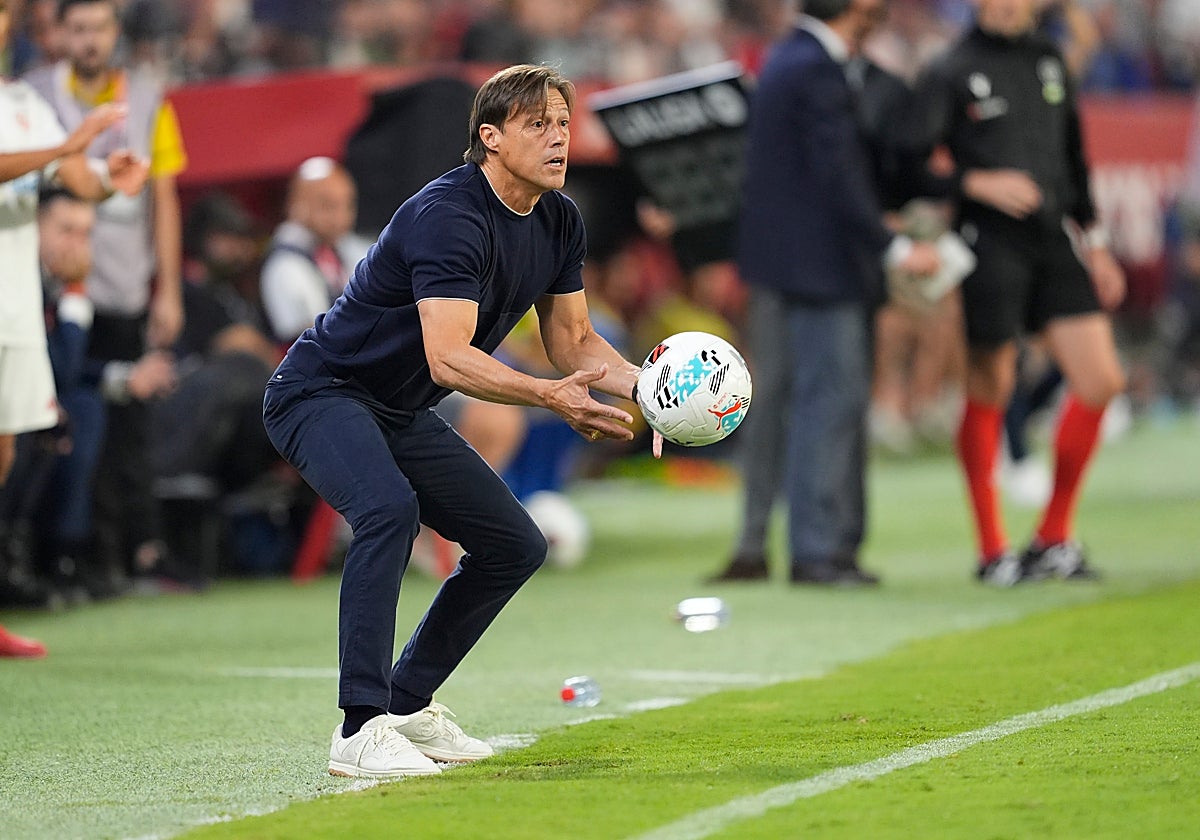 Matías Almeyda, en el Sevilla - Villarreal